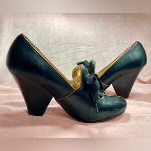 Seychelles Black and Cognac Vintage Heels